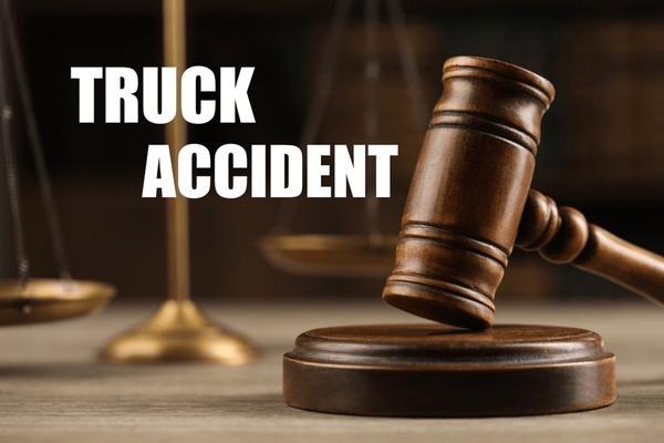 How Truck Accident Lawyers Navigate Legal Complexities of Commercial Collisions