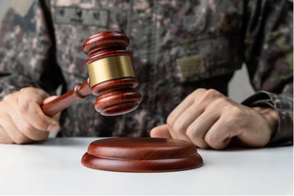 How Do Employment Lawyers Help Navigate Workplace Challenges?